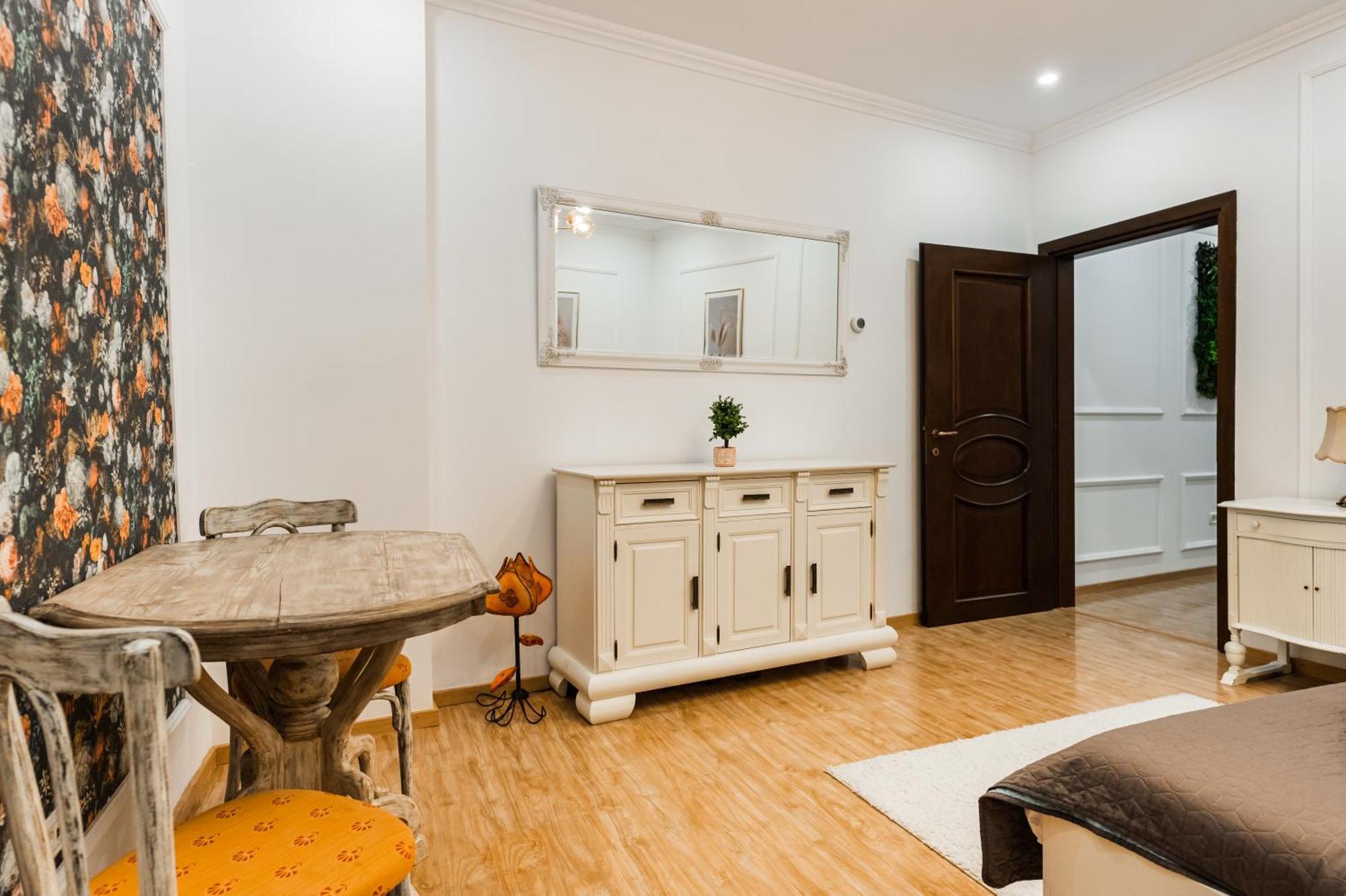 Apollonia eState OLD TOWN BIG AND LUXURIOUS Apartment Brașov Exterior foto